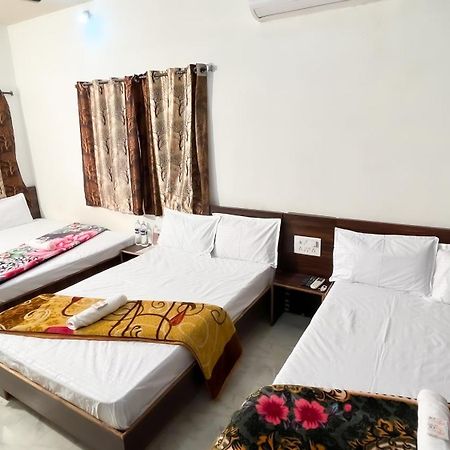 Hotel Rudraksh 우자인 외부 사진