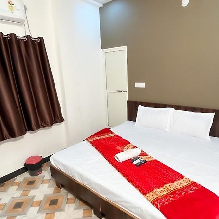 Hotel Rudraksh 우자인 외부 사진