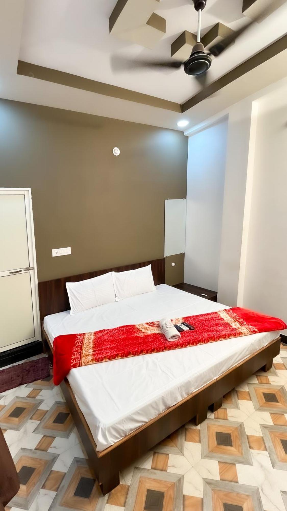 Hotel Rudraksh 우자인 외부 사진