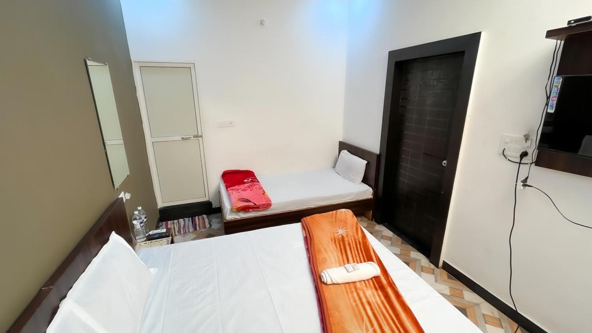 Hotel Rudraksh 우자인 외부 사진